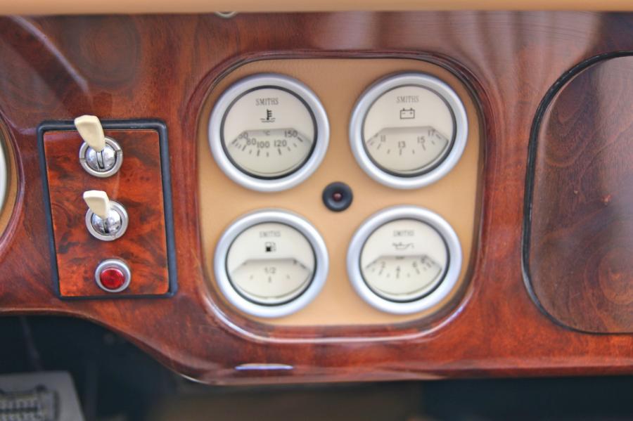 Панель приборов Morgan Roadster 2005 года  (фото 90 из 146)